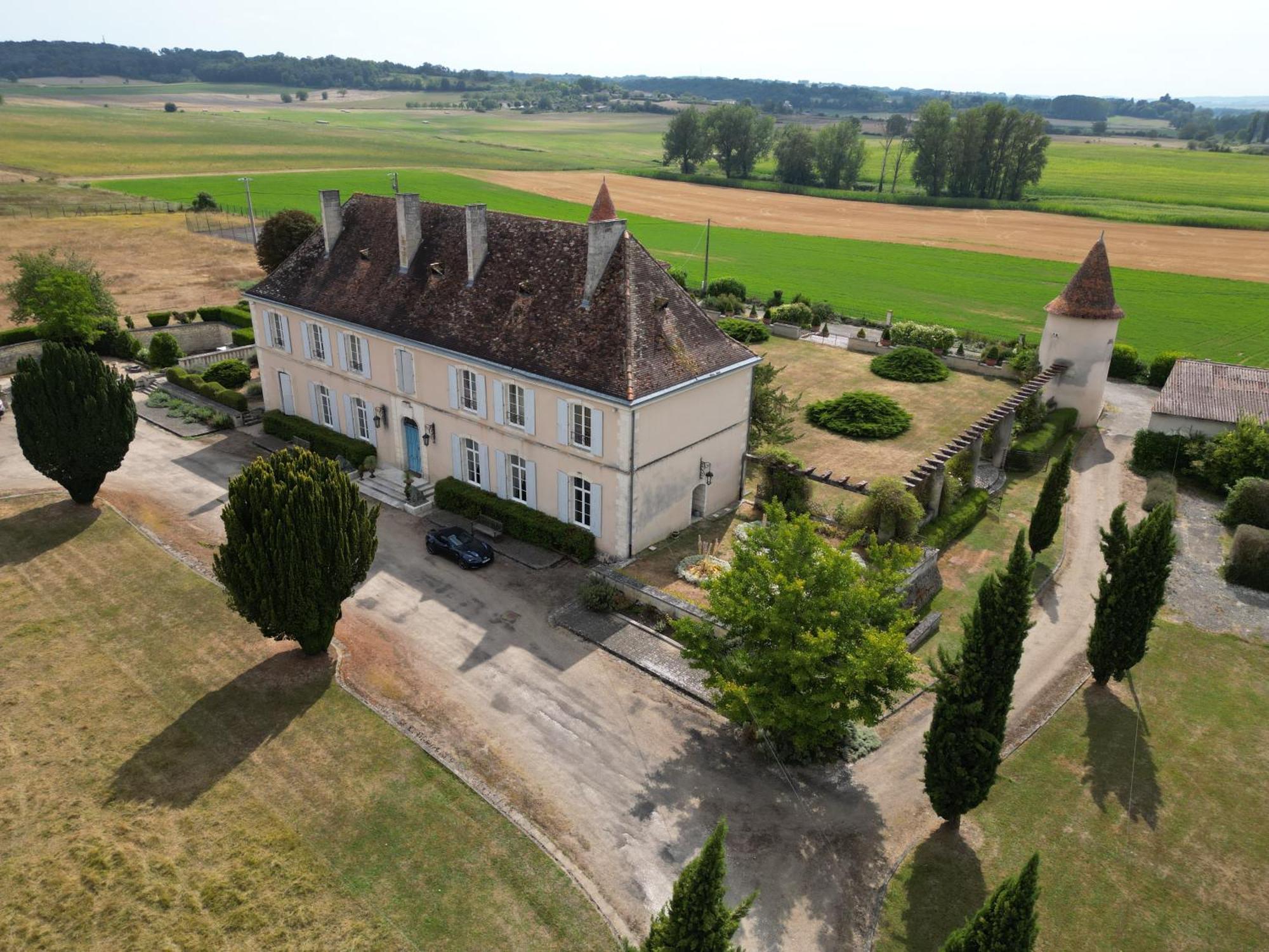 Chateau Du Bourbet Cherval Exterior photo